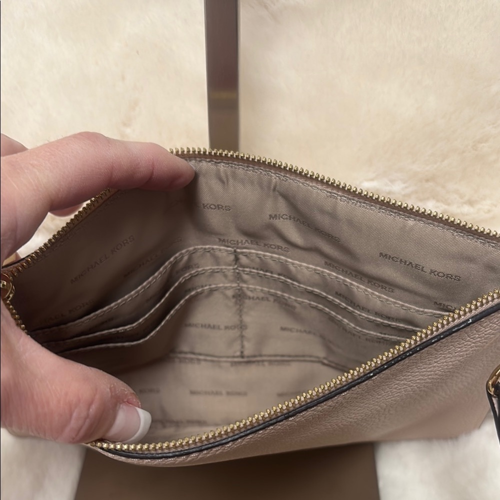 Michael Kors Dusty Rose Clutch with Gold Logo and Wrist Strap - Picture 6 of 9
